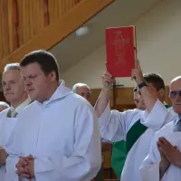 Instalacja nowego proboszcza księdza Stanisława Bakesa - zdjęcie 14