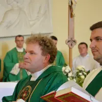 Instalacja nowego proboszcza księdza Stanisława Bakesa - zdjęcie 47
