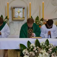Instalacja nowego proboszcza księdza Stanisława Bakesa - zdjęcie 75