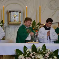 Instalacja nowego proboszcza księdza Stanisława Bakesa - zdjęcie 76
