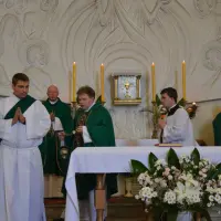 Instalacja nowego proboszcza księdza Stanisława Bakesa - zdjęcie 77