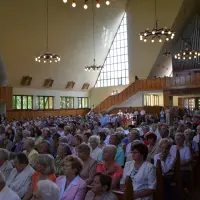 Instalacja nowego proboszcza księdza Stanisława Bakesa - zdjęcie 95