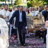Galeria Peregrynacja relikwii św. Tereski od dzieciątka Jezus i Jej św. Rodziców - zdjęcie 9